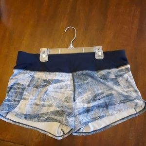 Lululemon 4" shorts